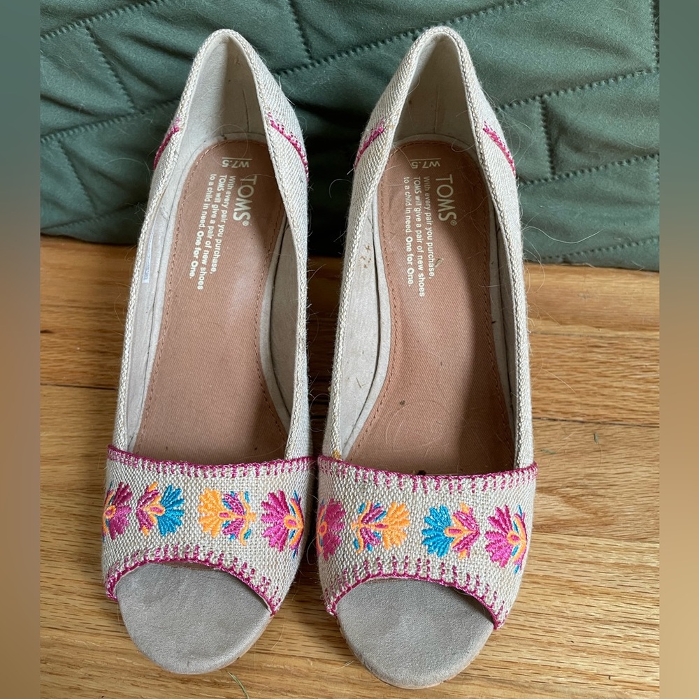 Toms, Tan Espadrilles - image 1